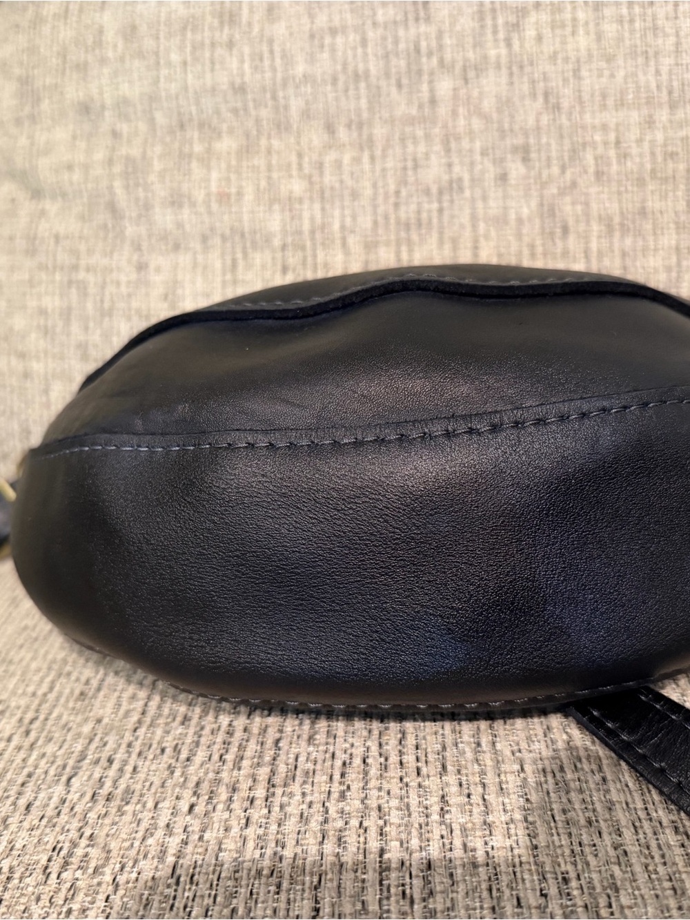 Portland Leather Medium Koala Sling Bag Black Leather Crossbody EUC - Picture 3 of 14